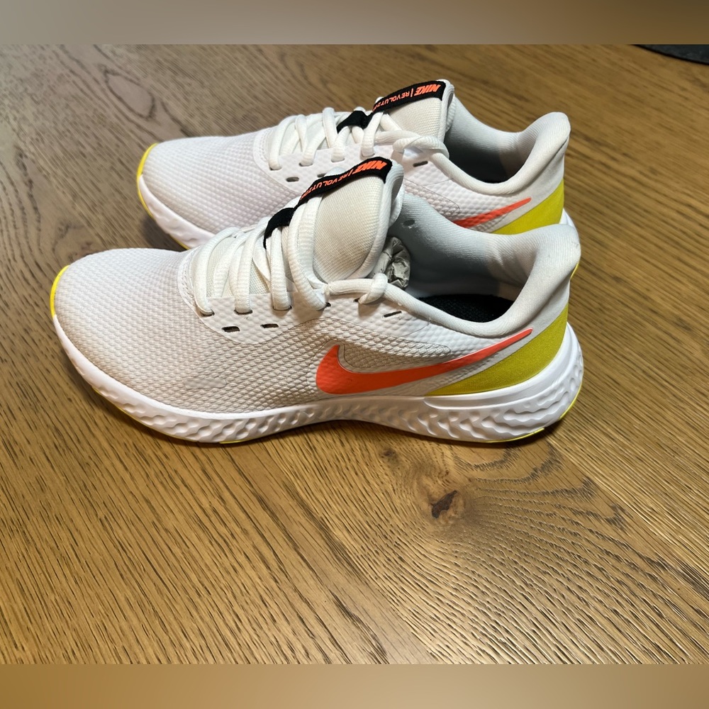 Women's shoes Nike Revolution 5